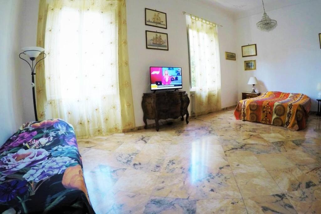 Gabry'S Home Three-Bedroom Big Apartment Near City Center & Train Station To Pisa And Florence & Ferries To Sardegna Corsica Livorno Ngoại thất bức ảnh